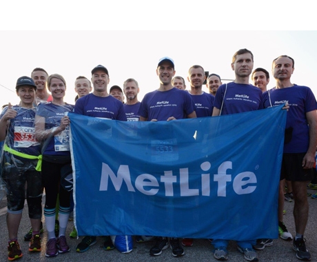 H Ομάδα της MetLife έτρεξε στον 33ο Αυθεντικό Μαραθώνιο της Αθήνας για έναν καλό σκοπό