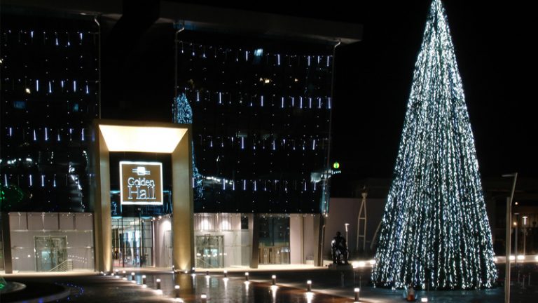 golden hall christmas tree